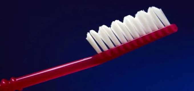 世界上第一把牙刷是谁发明的